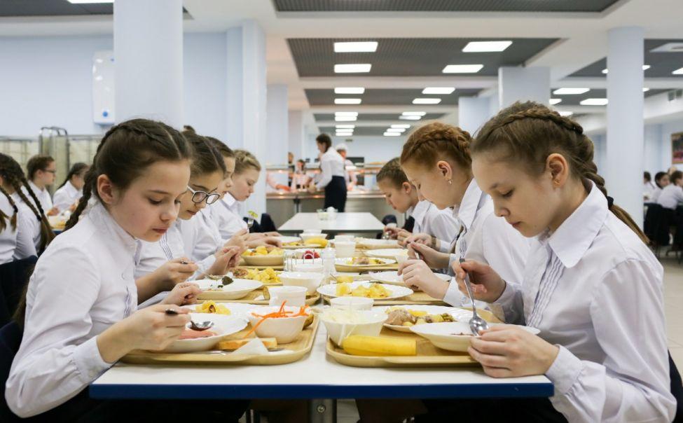Бесплатно питаться в школе в 2023 году: кто может получить бесплатный школьный обед?.